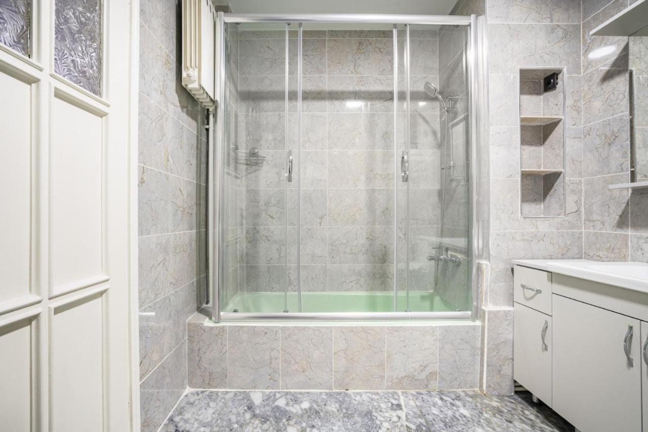 Apartamento Spacious Flat Near Caddebostan Coast Estambul Exterior foto